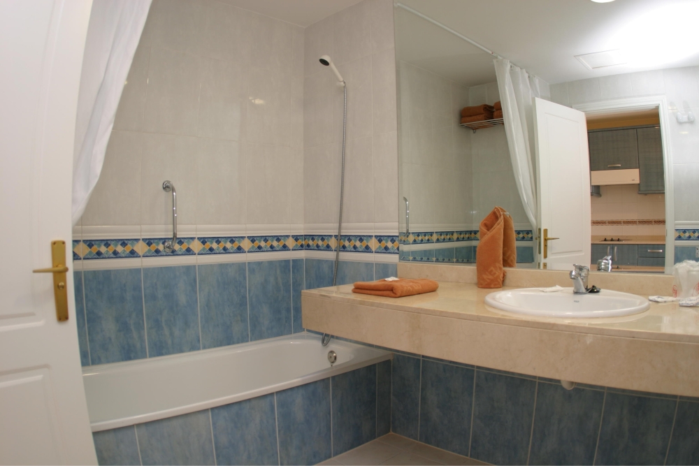 Iberia Sports Training Camps_Fuerteventura_Hotel Oasis Papagayo_Bathroom III
