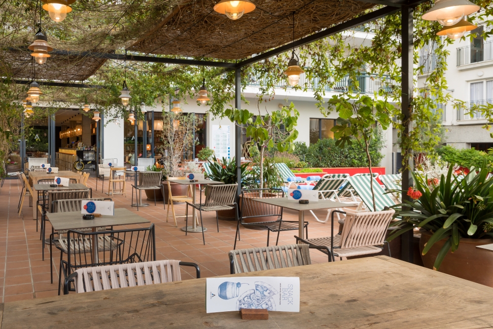 Iberia Sports Training Camps_Lloret de Mar_Agua Hotel Bertran_31_bar-terrace