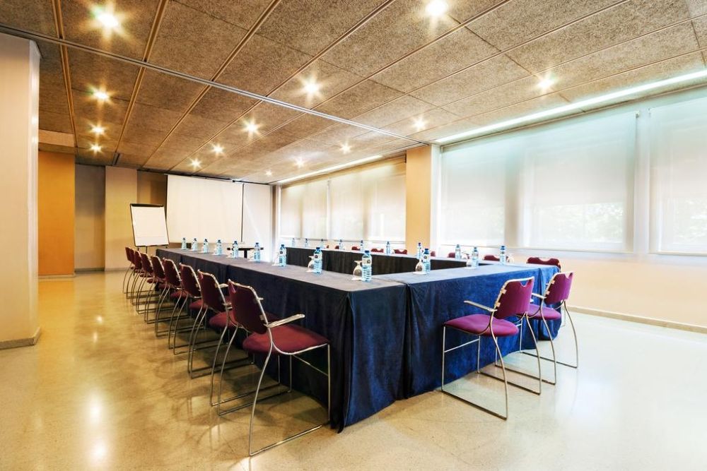Iberia Sports Training Camps_Granollers_Hotel-Granollers_MeetingRoom