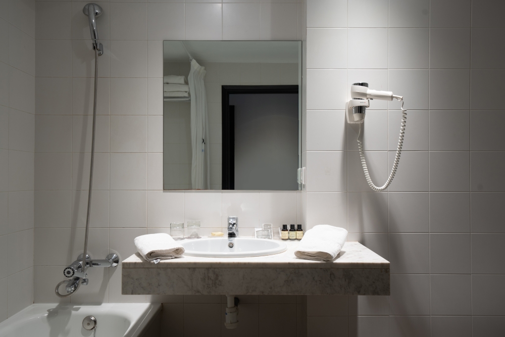 Iberia Sports Training Camps_Sabadell_hotel Verdi_Bathroom